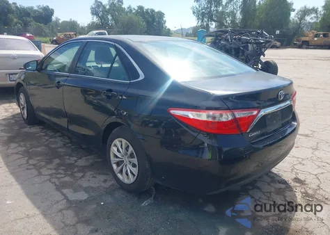2015 Toyota Camry Le z USA, uszkodzony, nr VIN 4T4BF1FK4FR482934